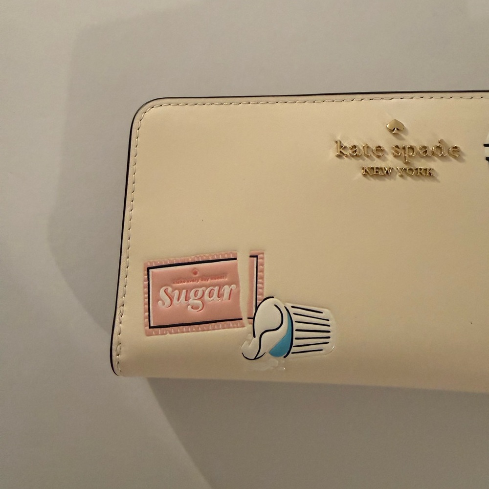 Kate Spade Cream Wallet with Blue Coffee Cup Design - Picture 4 of 6